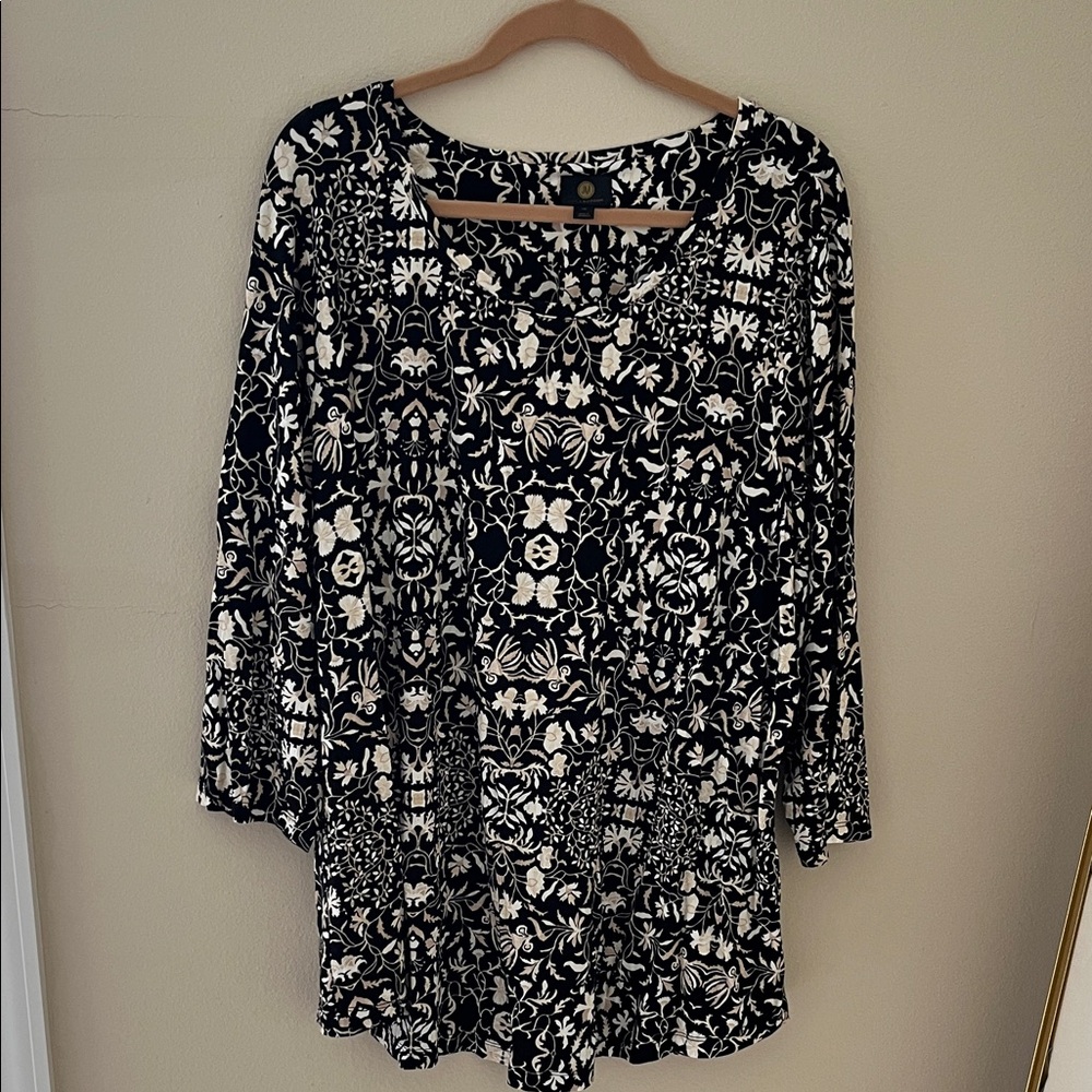 JM Collection Black and White Floral Tunic